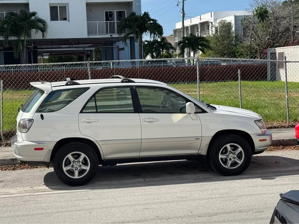 2001 Lexus RX 1st Gen - Image 4 of 10