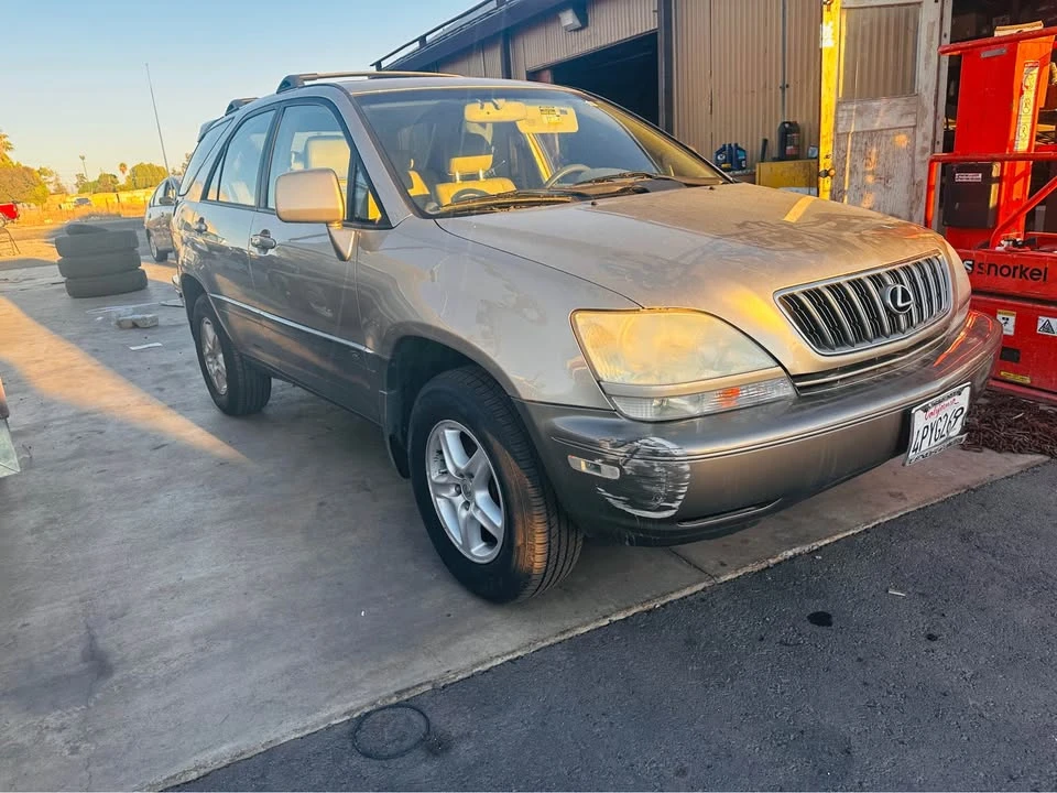 2001 Lexus RX 1st Gen - Image 2 of 11