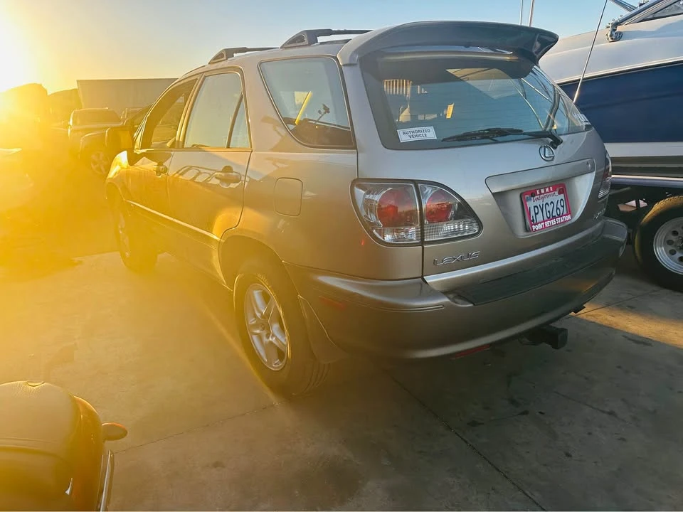 2001 Lexus RX 1st Gen - Image 4 of 11