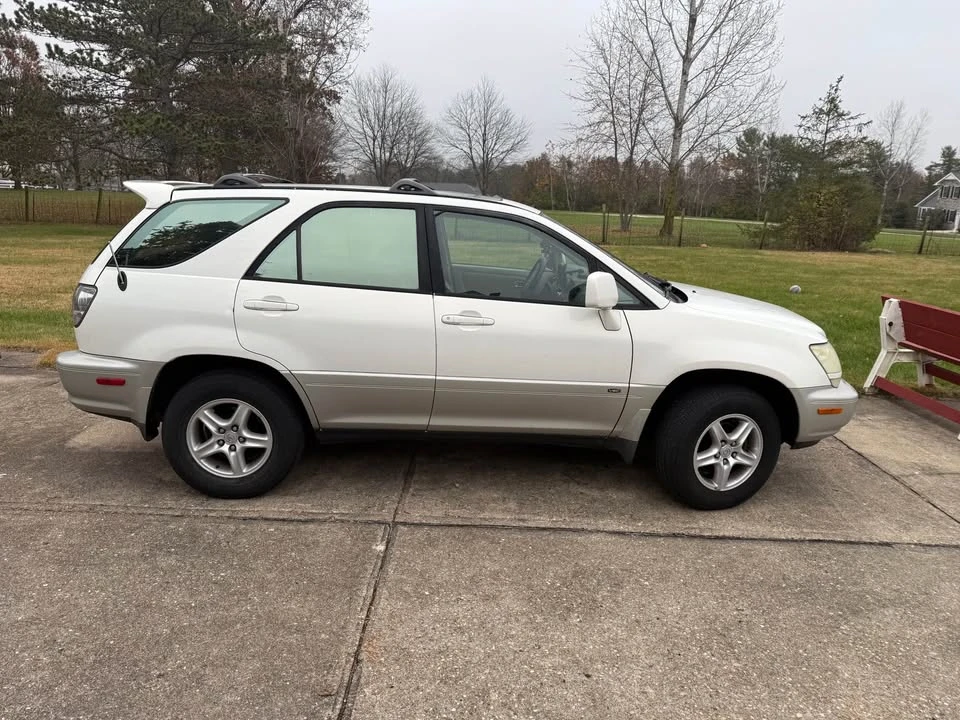 2001 Lexus RX 1st Gen - Image 3 of 6
