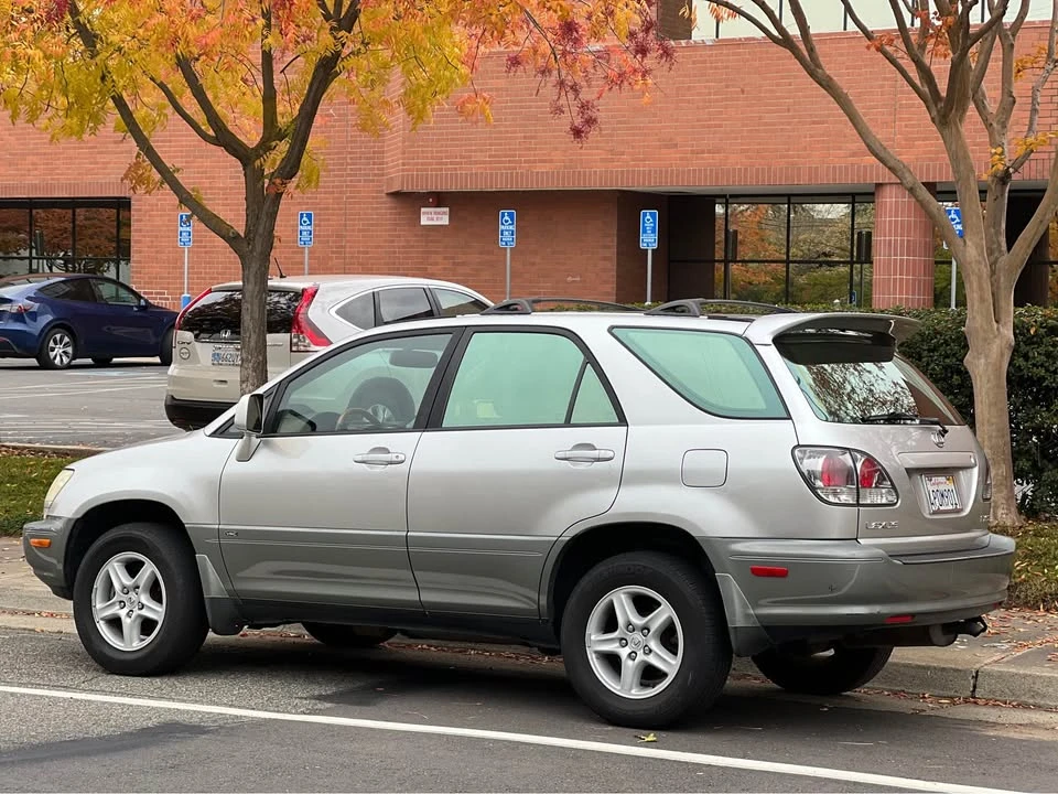 2001 Lexus RX 1st Gen - Image 4 of 15