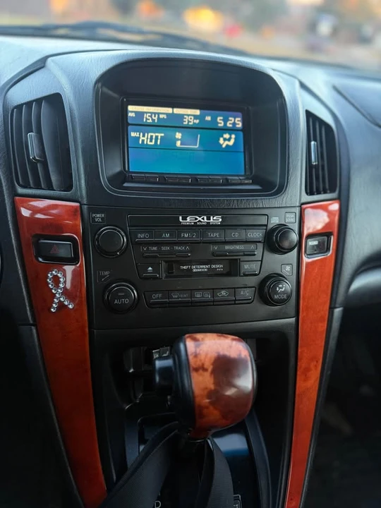 2001 Lexus RX 1st Gen - Image 12 of 15