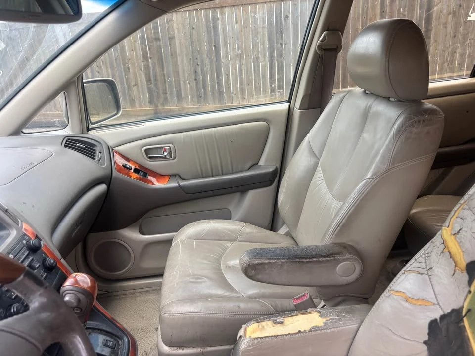 2001 Lexus RX 1st Gen - Image 9 of 12
