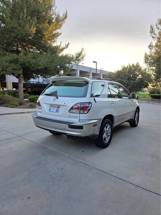 2001 Lexus RX 1st Gen - Image 6 of 16