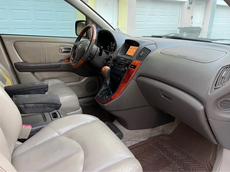 2001 Lexus RX 1st Gen - Image 17 of 19