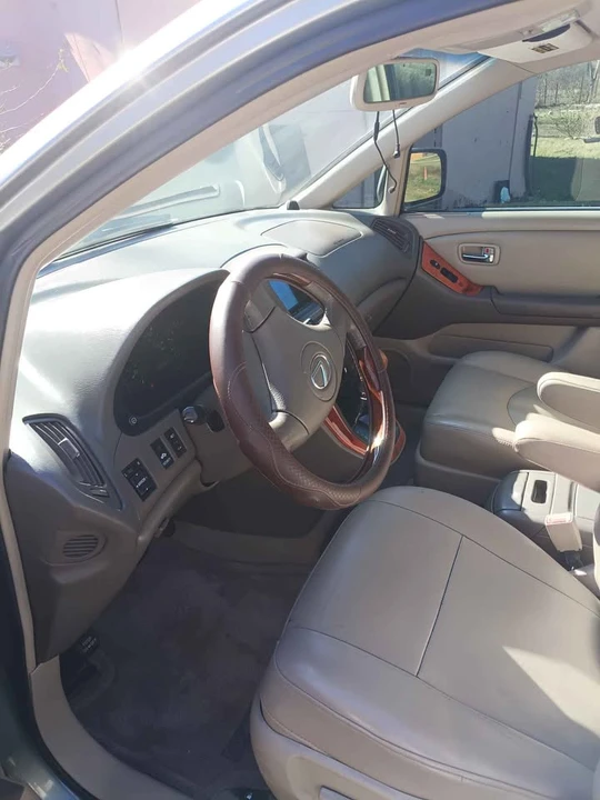 2001 Lexus RX 1st Gen - Image 9 of 10