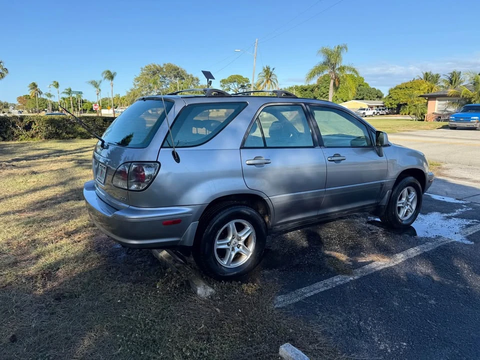 2001 Lexus RX 1st Gen - Image 4 of 7