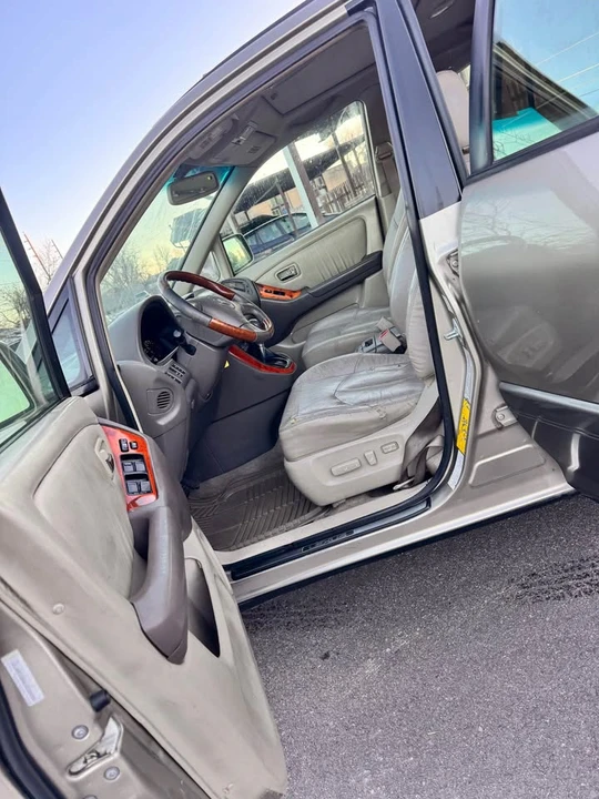2001 Lexus RX 1st Gen - Image 11 of 14