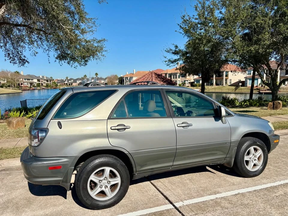 2001 Lexus RX 1st Gen - Image 2 of 5