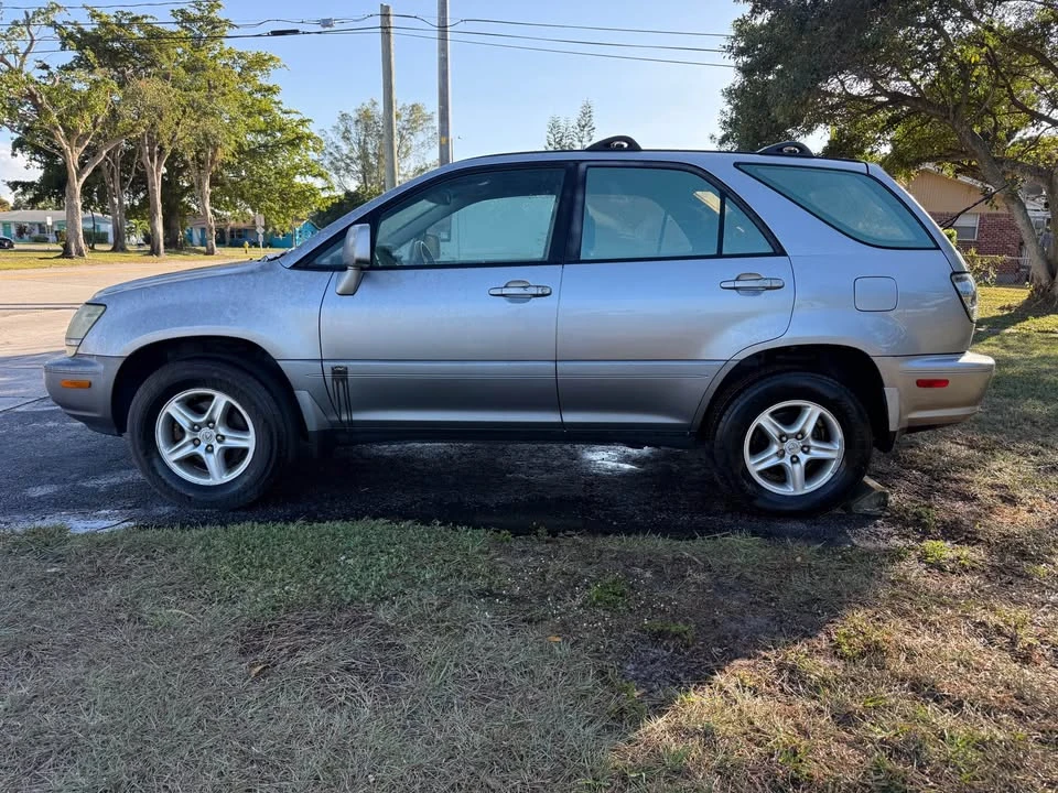 2001 Lexus RX 1st Gen - Image 3 of 7