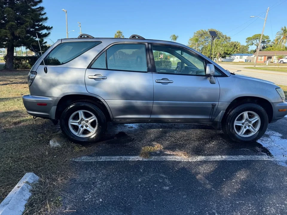 2001 Lexus RX 1st Gen - Image 5 of 7