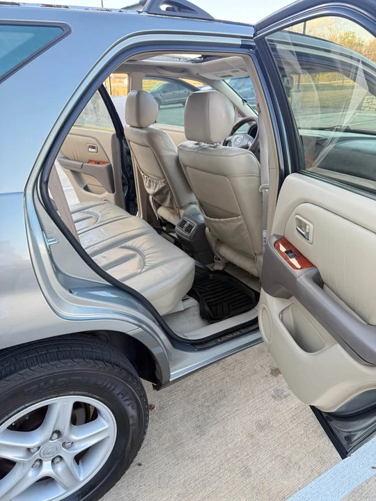 2001 Lexus RX 1st Gen - Image 8 of 16