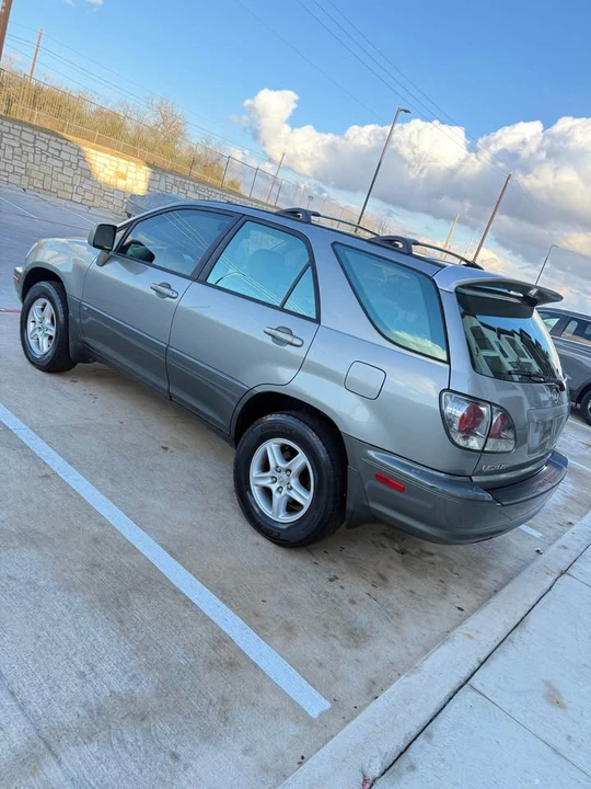 2001 Lexus RX 1st Gen - Image 12 of 16