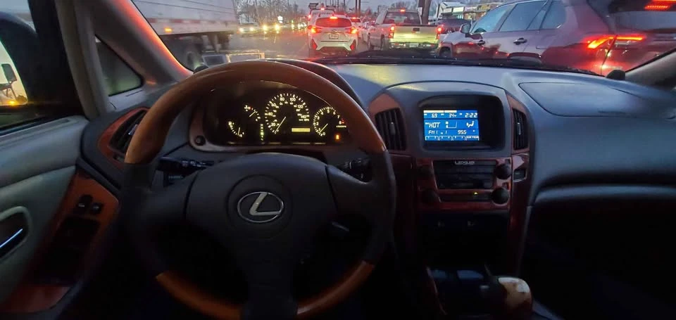 2001 Lexus RX 1st Gen - Image 6 of 11