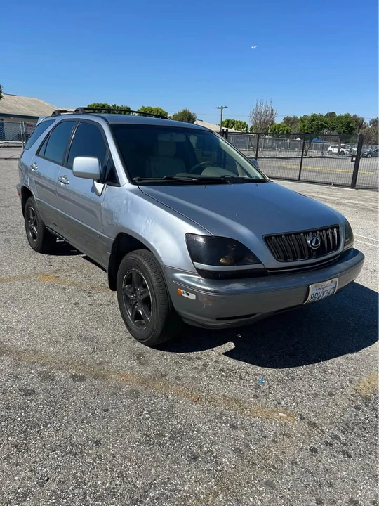 2001 Lexus RX 1st Gen - Image 2 of 6
