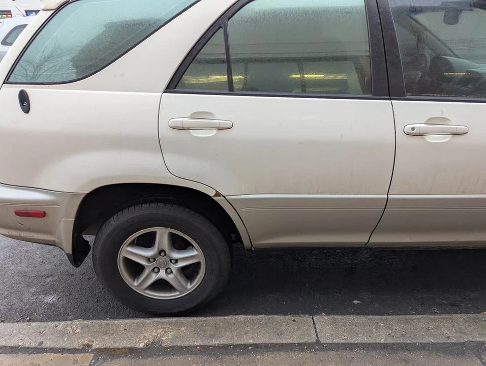 2001 Lexus RX 1st Gen - Image 4 of 9
