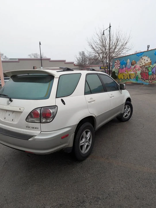 2001 Lexus RX 1st Gen - Image 3 of 9