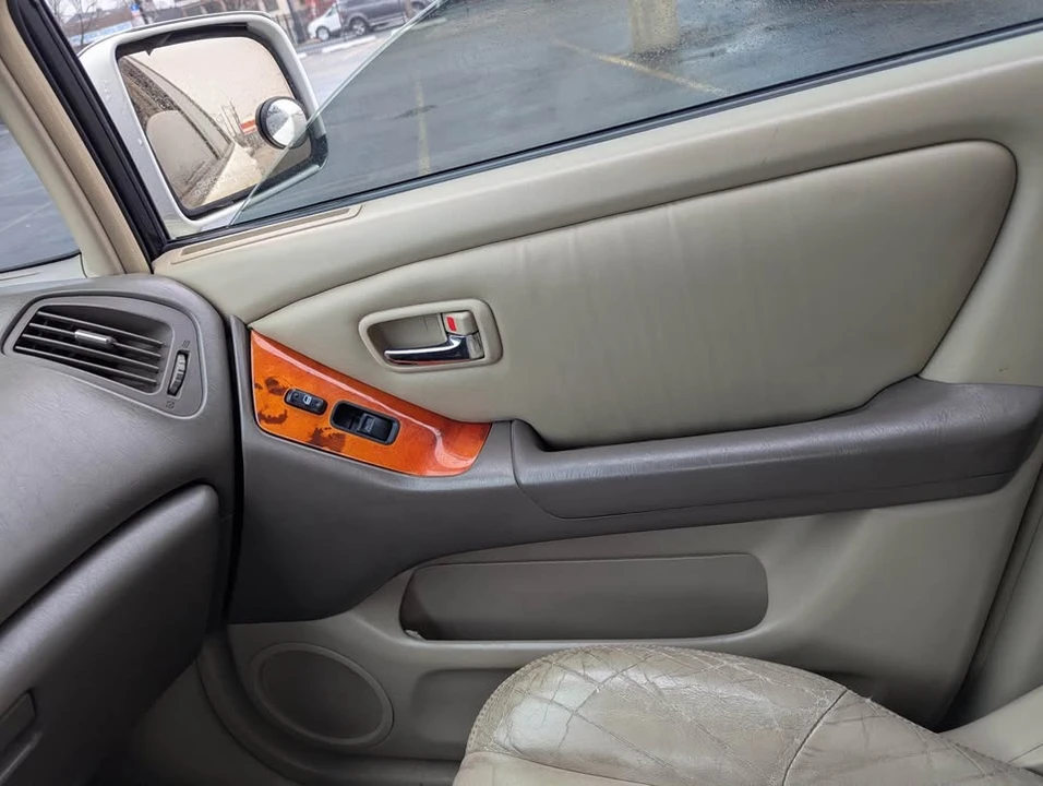 2001 Lexus RX 1st Gen - Image 7 of 9