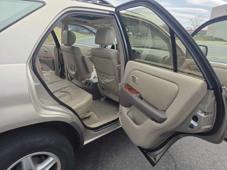 2001 Lexus RX 1st Gen - Image 10 of 18