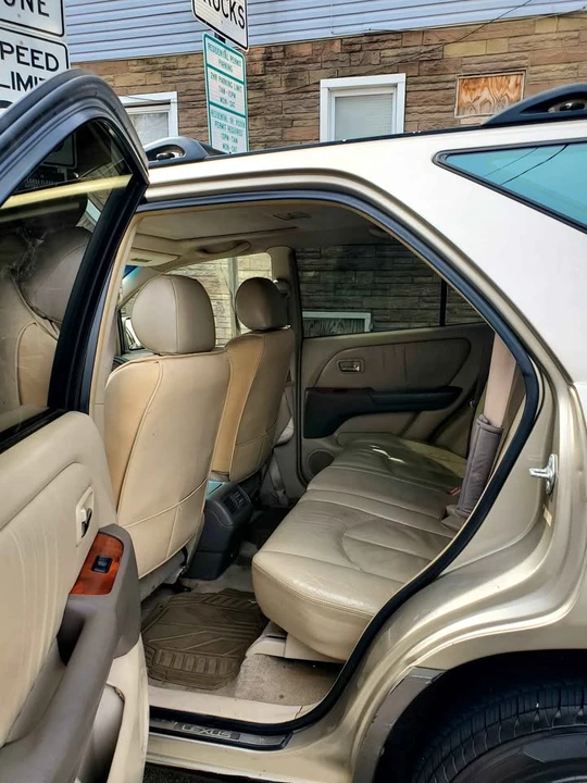 2001 Lexus RX 1st Gen - Image 9 of 17