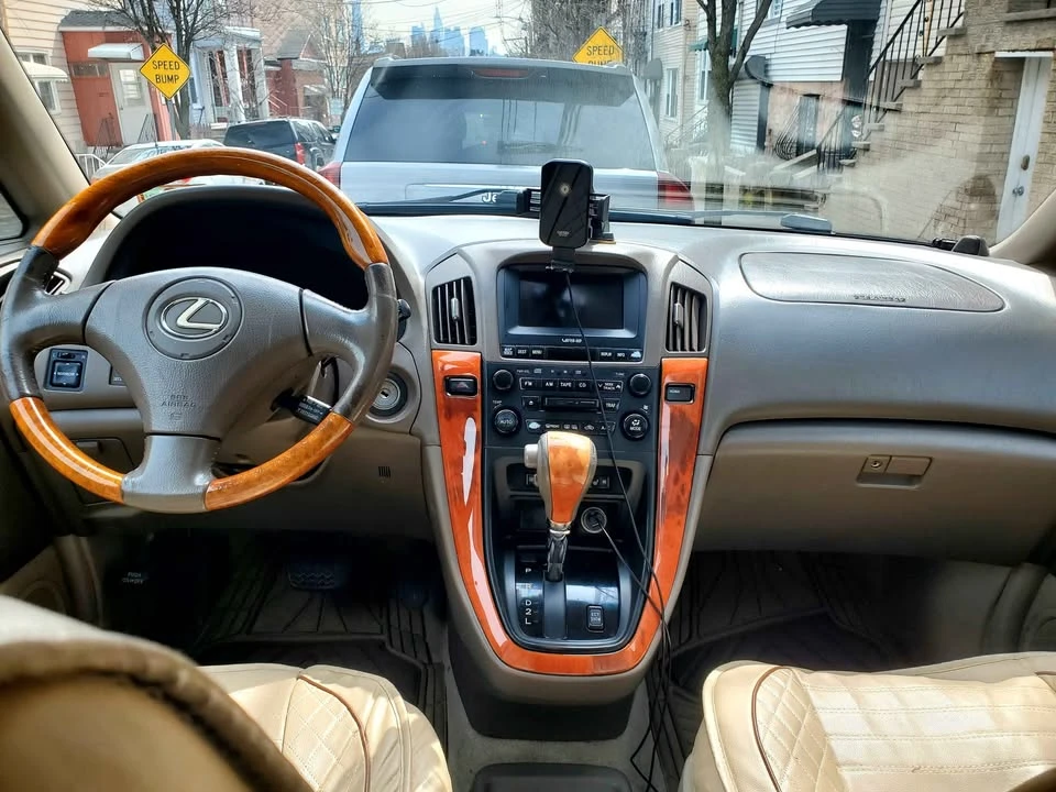 2001 Lexus RX 1st Gen - Image 10 of 17