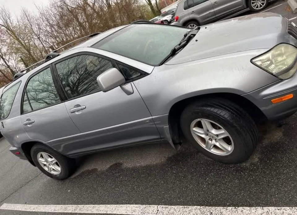 2001 Lexus RX 1st Gen - Image 2 of 2