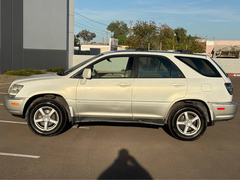 2001 Lexus RX 1st Gen - Image 2 of 16