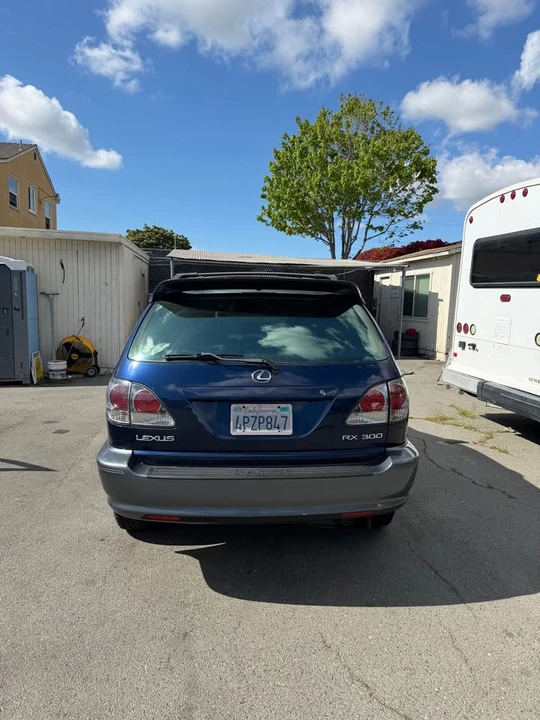 2001 Lexus RX 1st Gen - Image 2 of 3
