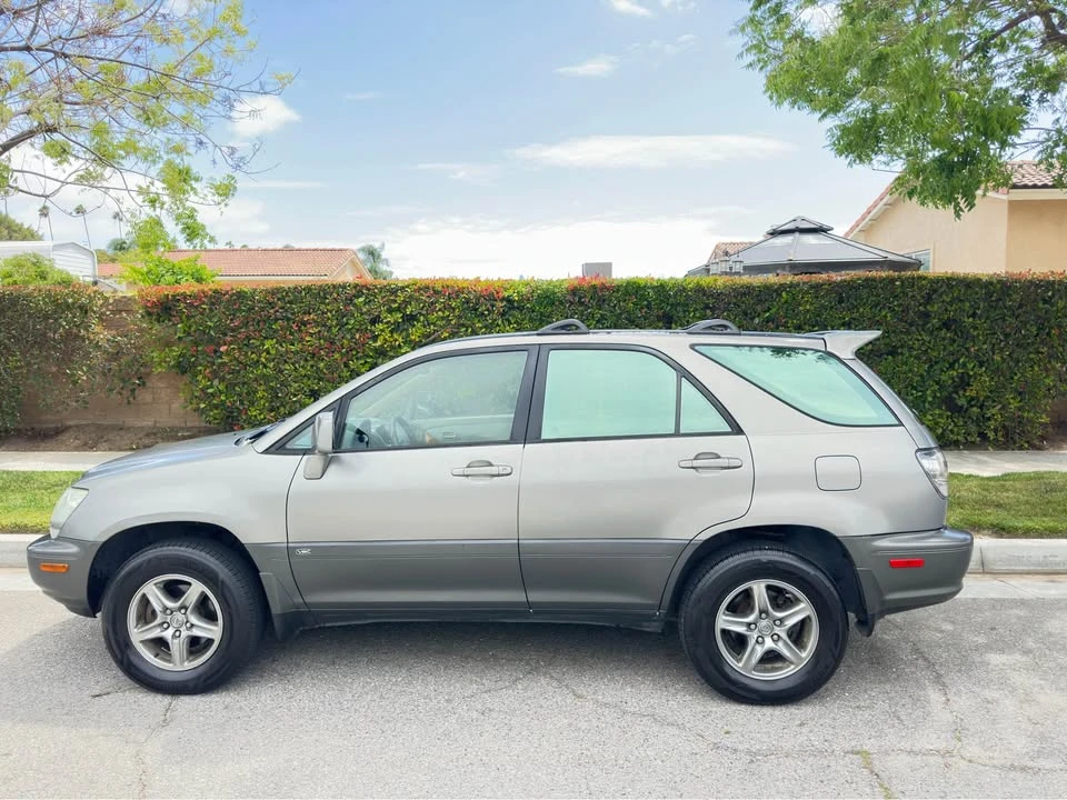 2001 Lexus RX 1st Gen - Image 9 of 13