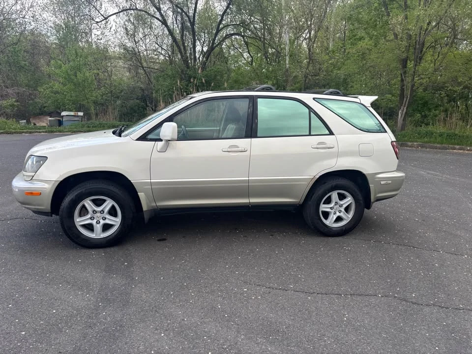 2001 Lexus RX 1st Gen - Image 2 of 6