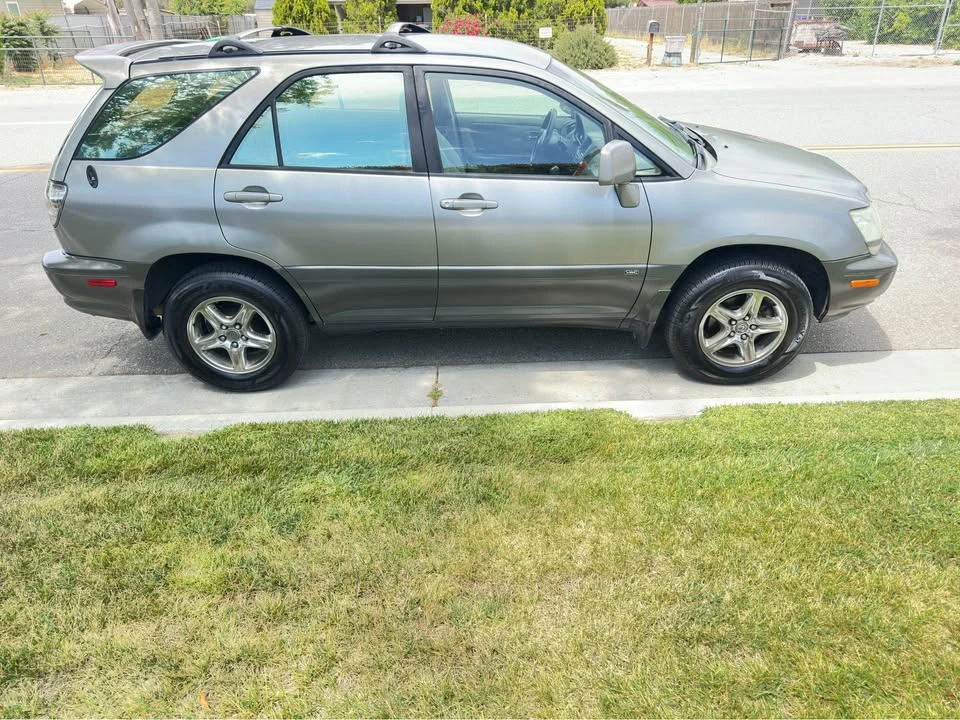 2001 Lexus RX 1st Gen - Image 5 of 13