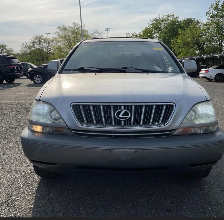 2001 Lexus RX 1st Gen - Image 9 of 16
