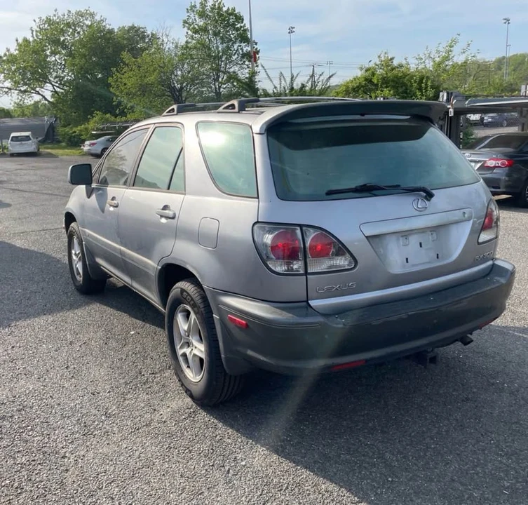 2001 Lexus RX 1st Gen - Image 3 of 16