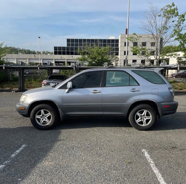 2001 Lexus RX 1st Gen - Image 2 of 16
