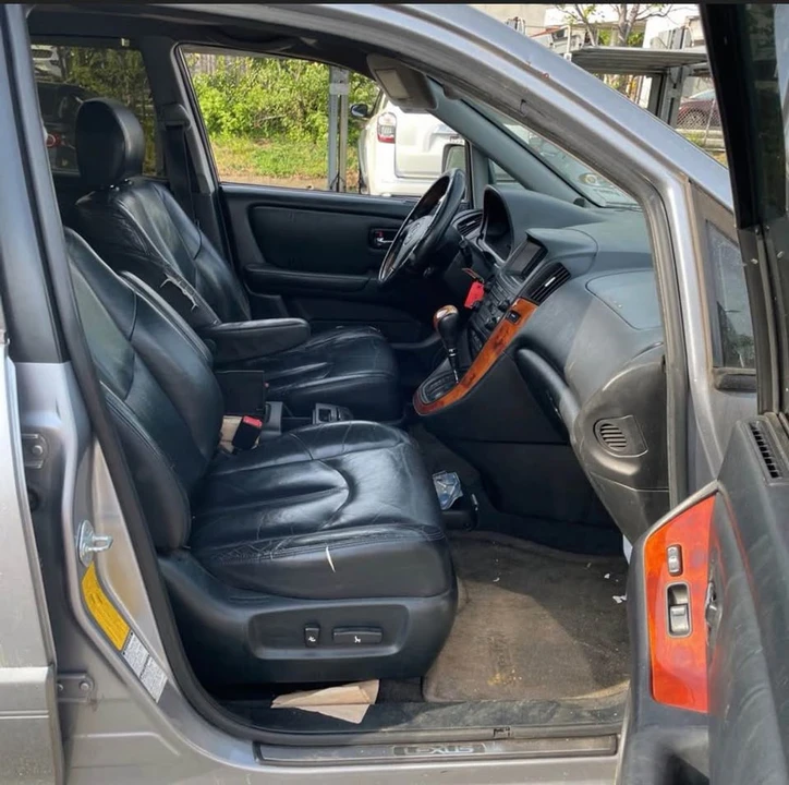 2001 Lexus RX 1st Gen - Image 12 of 16