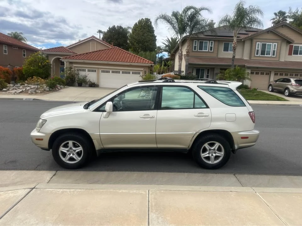 2001 Lexus RX 1st Gen - Image 2 of 11