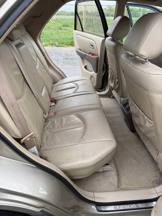 2001 Lexus RX 1st Gen - Image 9 of 16