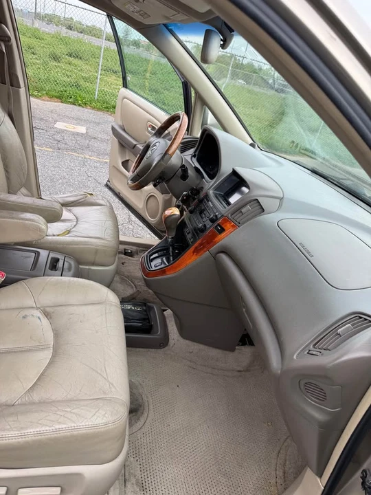 2001 Lexus RX 1st Gen - Image 11 of 16