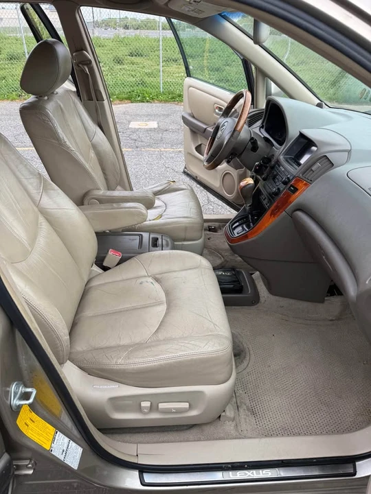2001 Lexus RX 1st Gen - Image 10 of 16