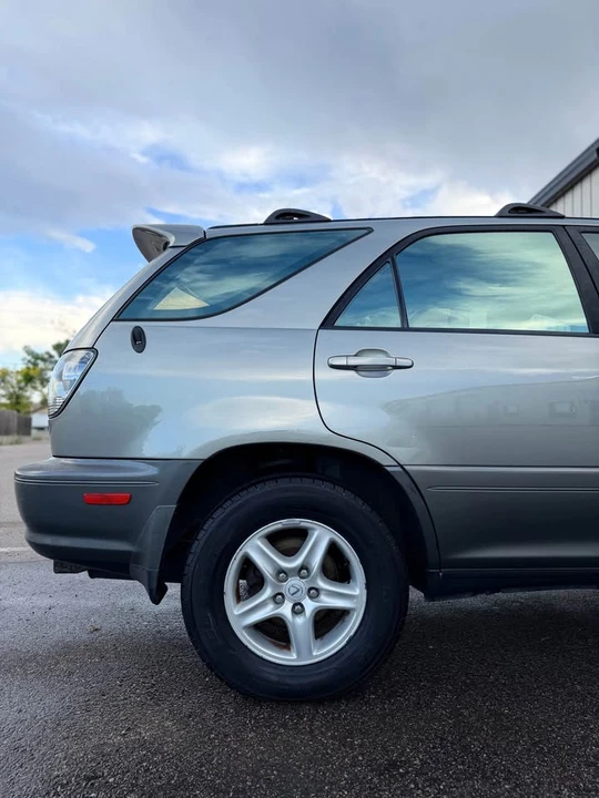 2001 Lexus RX 1st Gen - Image 9 of 20