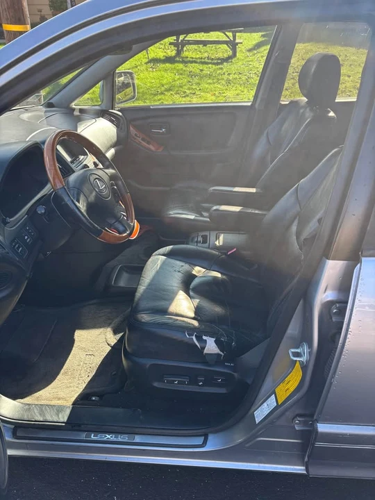 2001 Lexus RX 1st Gen - Image 5 of 11