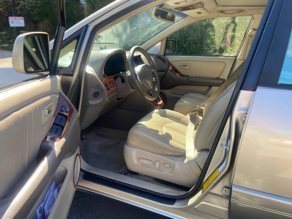 2001 Lexus RX 1st Gen - Image 2 of 4