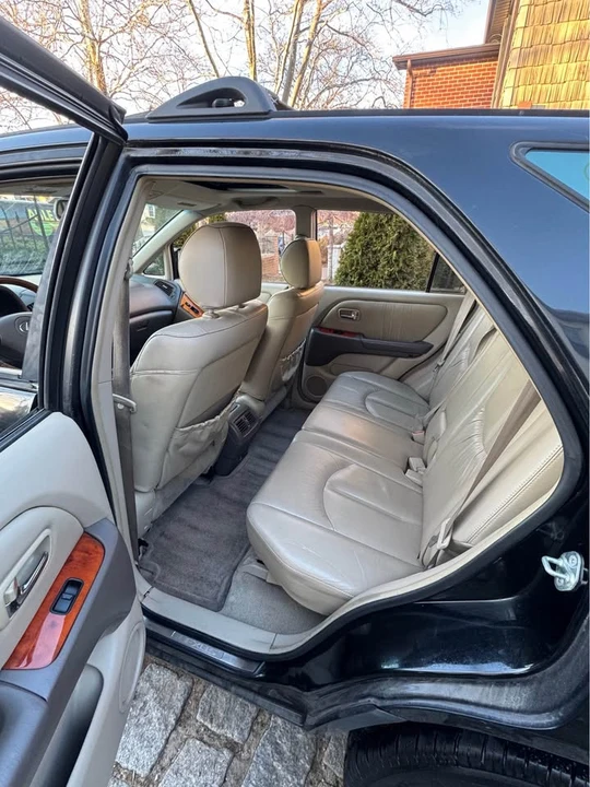 2001 Lexus RX 1st Gen - Image 12 of 17