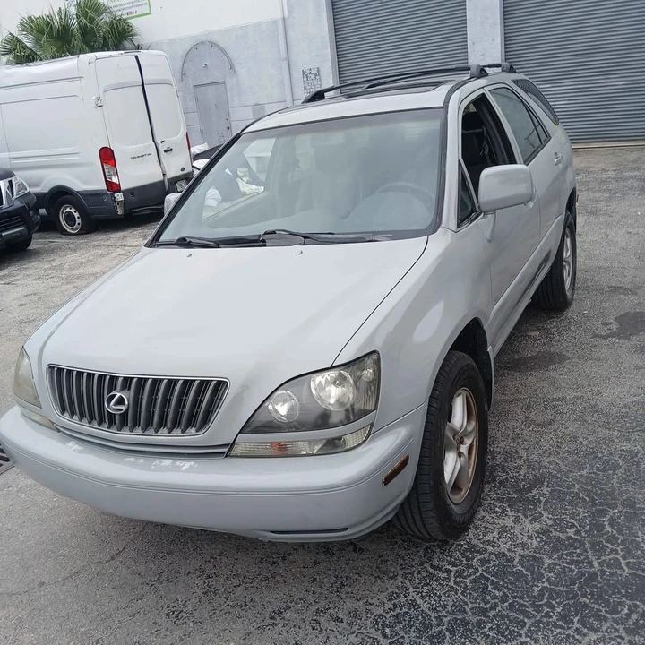 2001 Lexus RX 1st Gen - Image 2 of 9