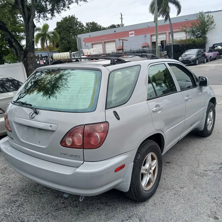 2001 Lexus RX 1st Gen - Image 4 of 9