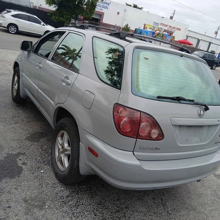 2001 Lexus RX 1st Gen - Image 5 of 9