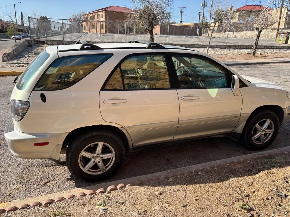 2001 Lexus RX 1st Gen - Image 2 of 10