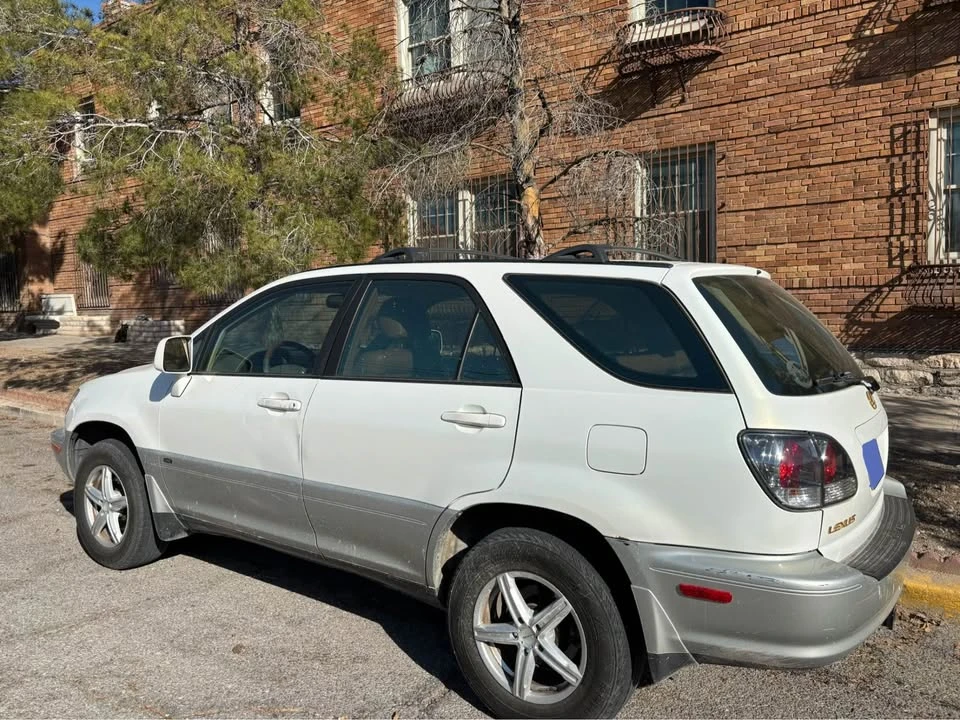 2001 Lexus RX 1st Gen - Image 4 of 10