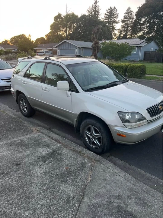 2001 Lexus RX 1st Gen - Image 2 of 6