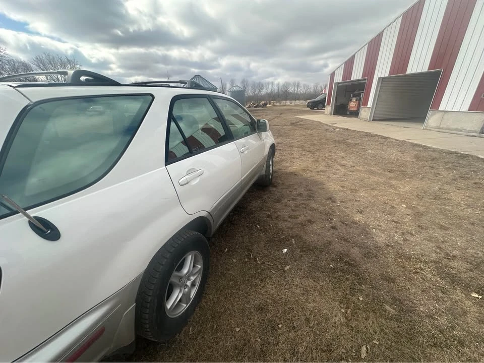 2001 Lexus RX 1st Gen - Image 2 of 10